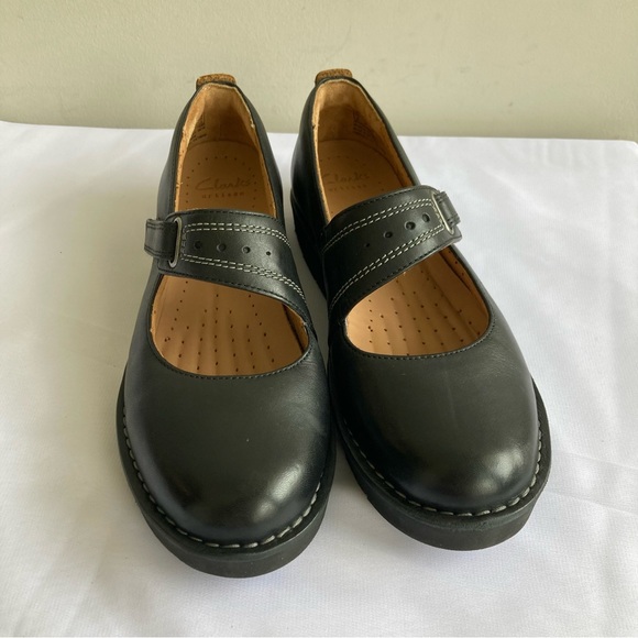 Clarks Shoes - Clarks Artisan Un Briarcrest MaryJane Leather Velcro Flats Women’s Size 7 Black
